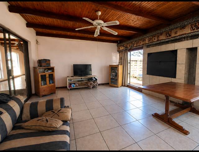 4 BEDROOM FREEHOLD FOR SALE IN GLEN DONALD AH